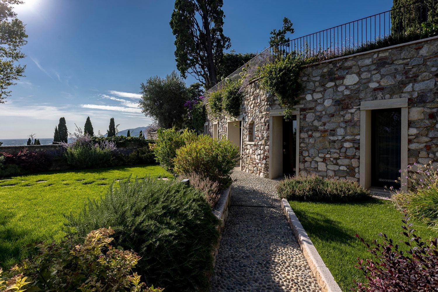 Eremus Relais Aparthotel Lonato Buitenkant foto